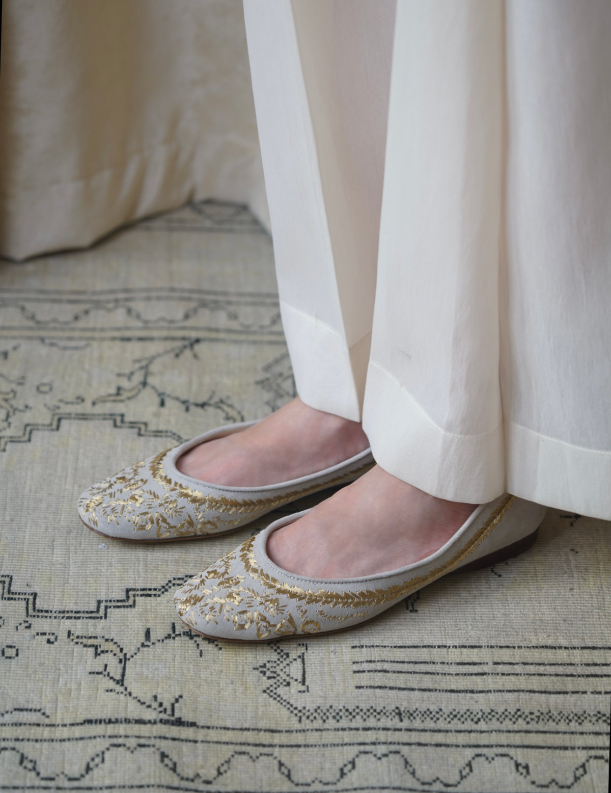 金線刺繡芭蕾鞋・骨白