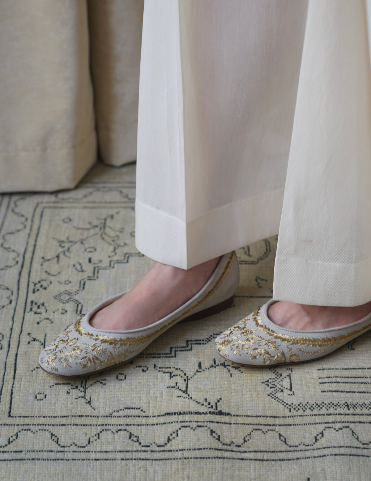 金線刺繡芭蕾鞋・骨白