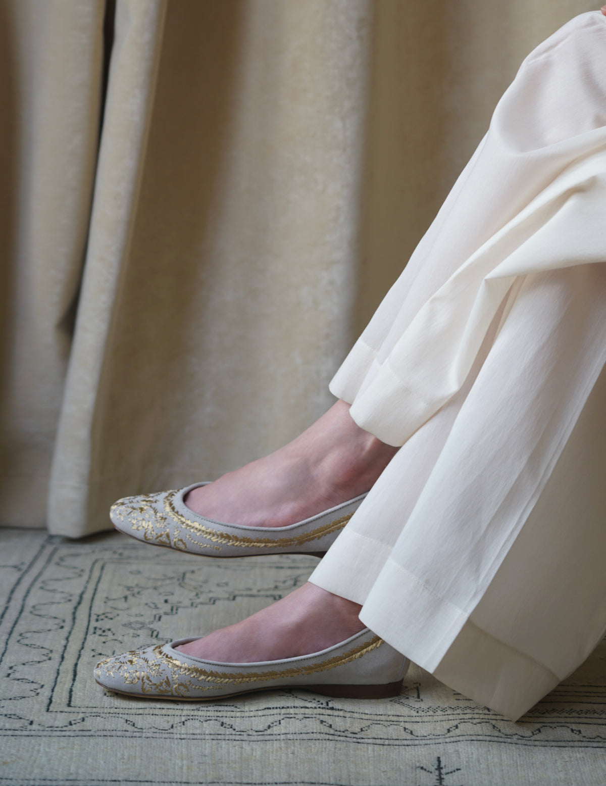金線刺繡芭蕾鞋・骨白