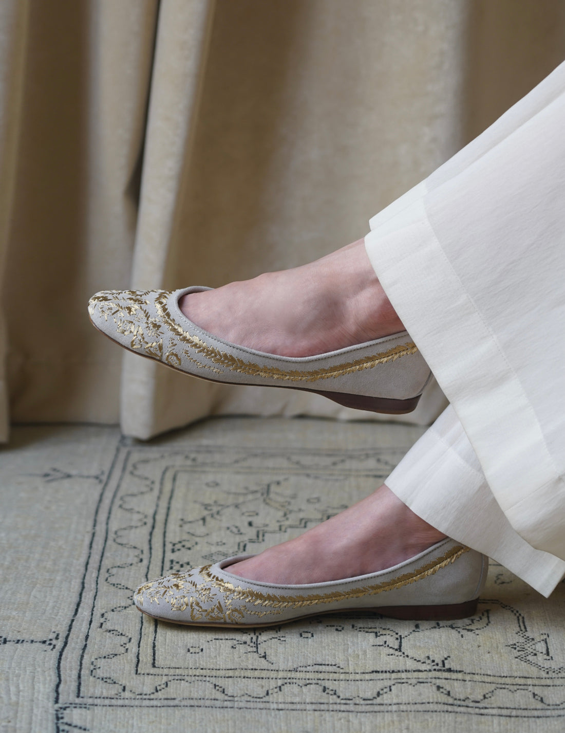 金線刺繡芭蕾鞋・骨白