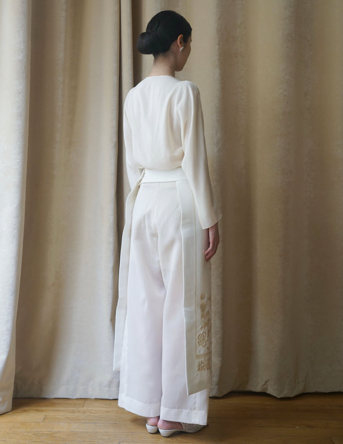 Plakhta 花朵刺繡圍裙