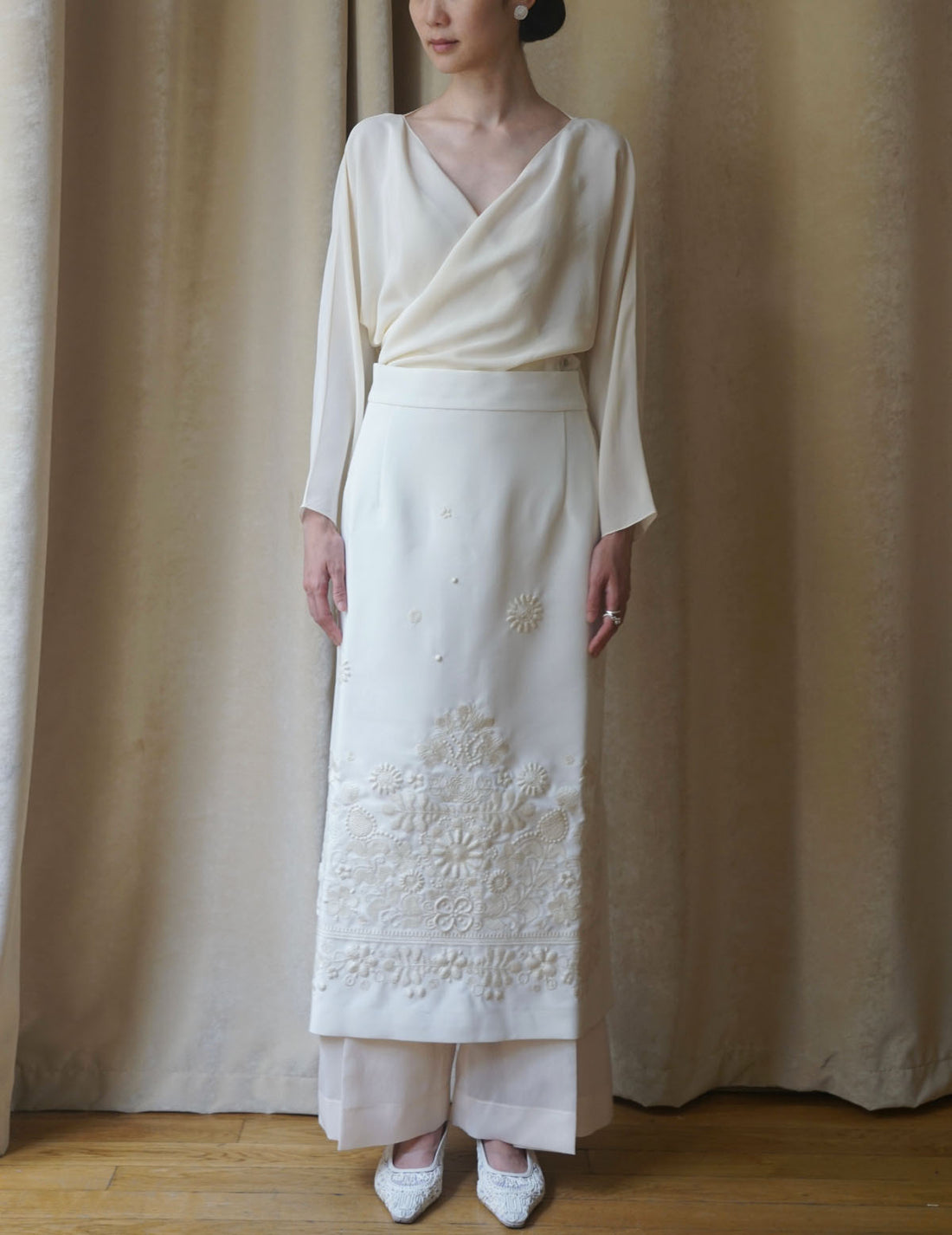 Plakhta 花朵刺繡圍裙