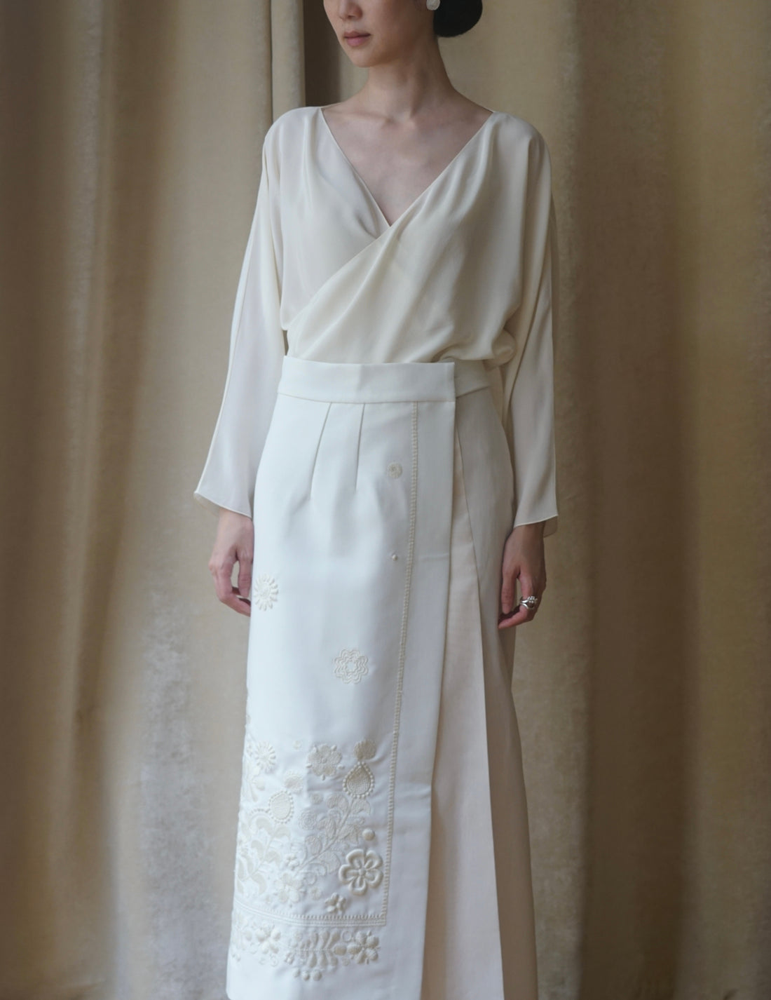 Plakhta 花朵刺繡圍裙