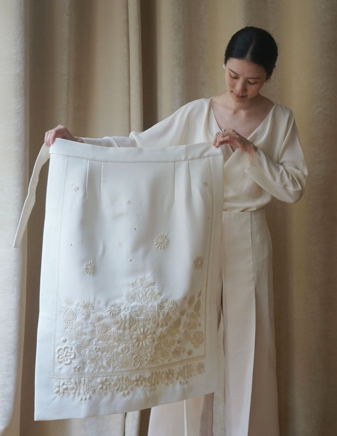 Plakhta 花朵刺繡圍裙