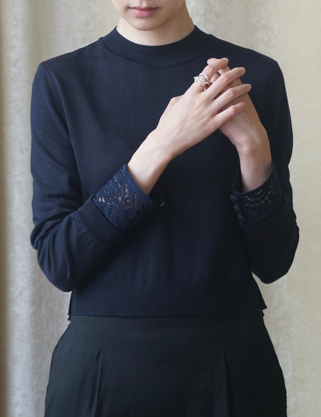 Detachable Embroidery Cuff Knitted Top・Navy