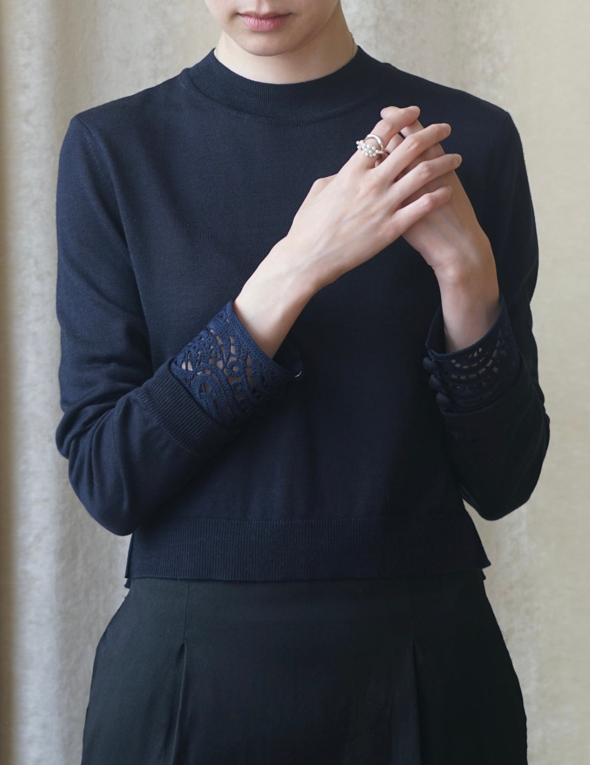 Detachable Embroidery Cuff Knitted Top・Navy