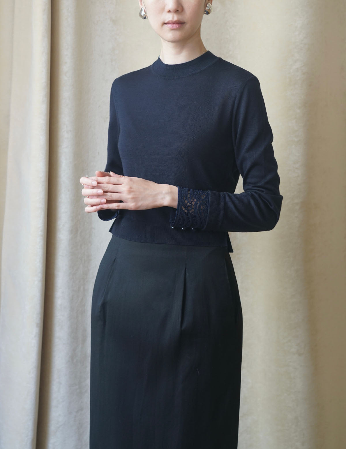Detachable Embroidery Cuff Knitted Top・Navy