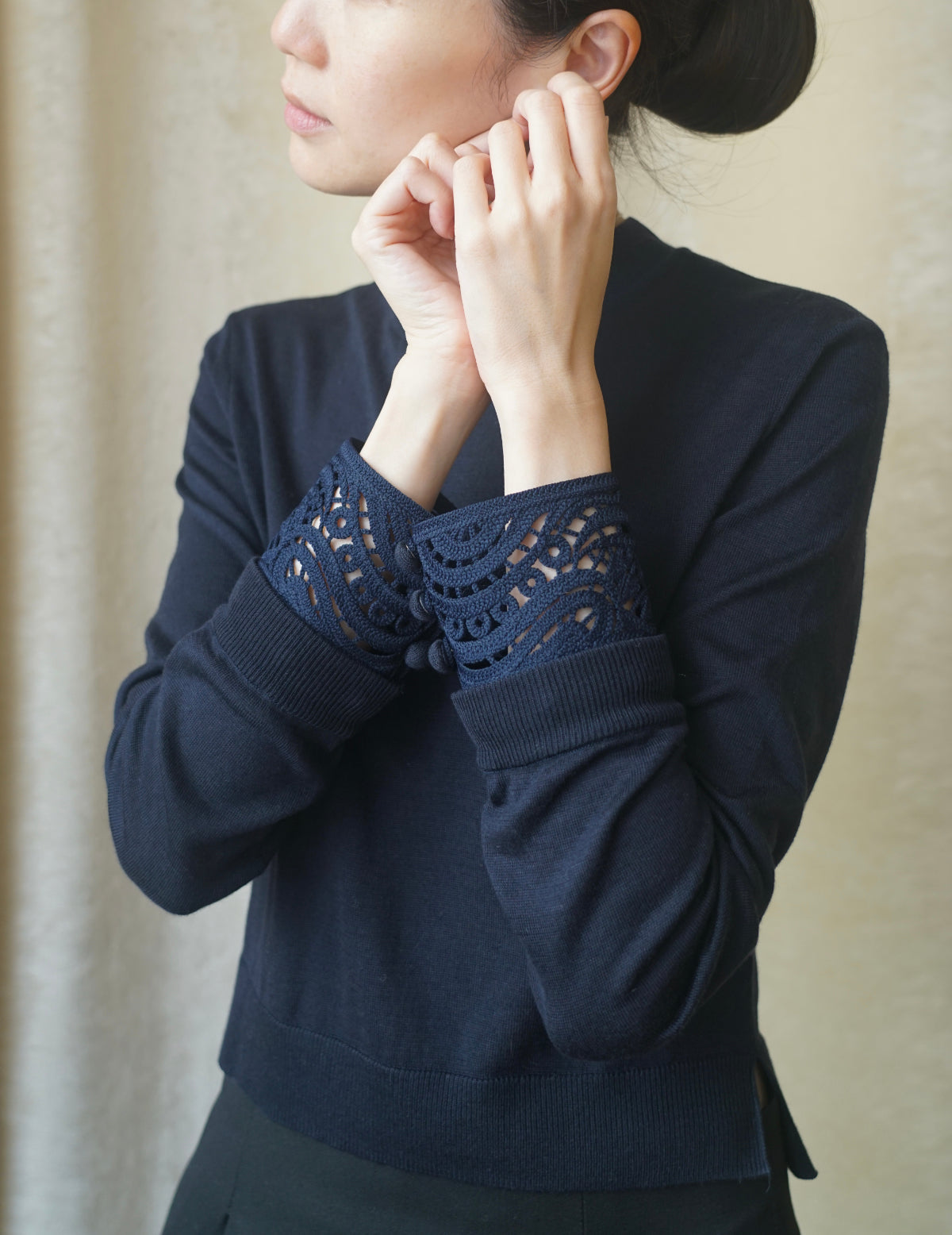 Detachable Embroidery Cuff Knitted Top・Navy