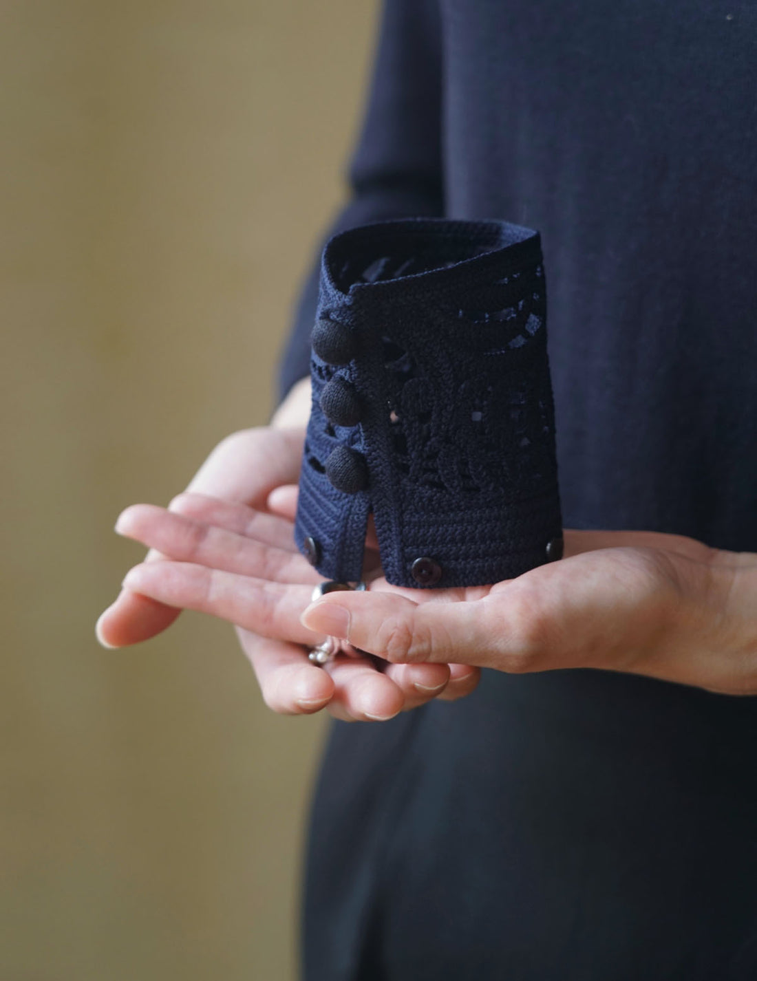 Detachable Embroidery Cuff Knitted Top・Navy