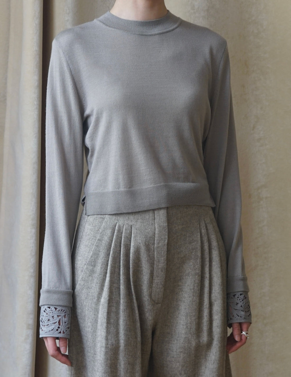 Detachable Embroidery Cuff Knitted Top・Grey