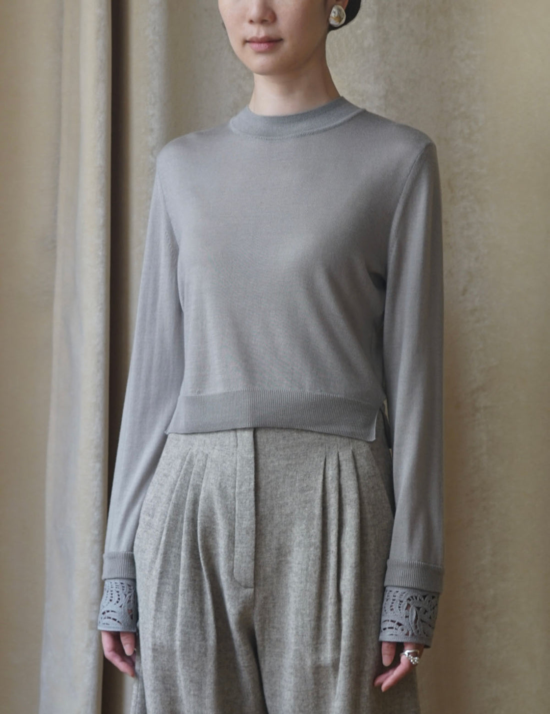 Detachable Embroidery Cuff Knitted Top・Grey