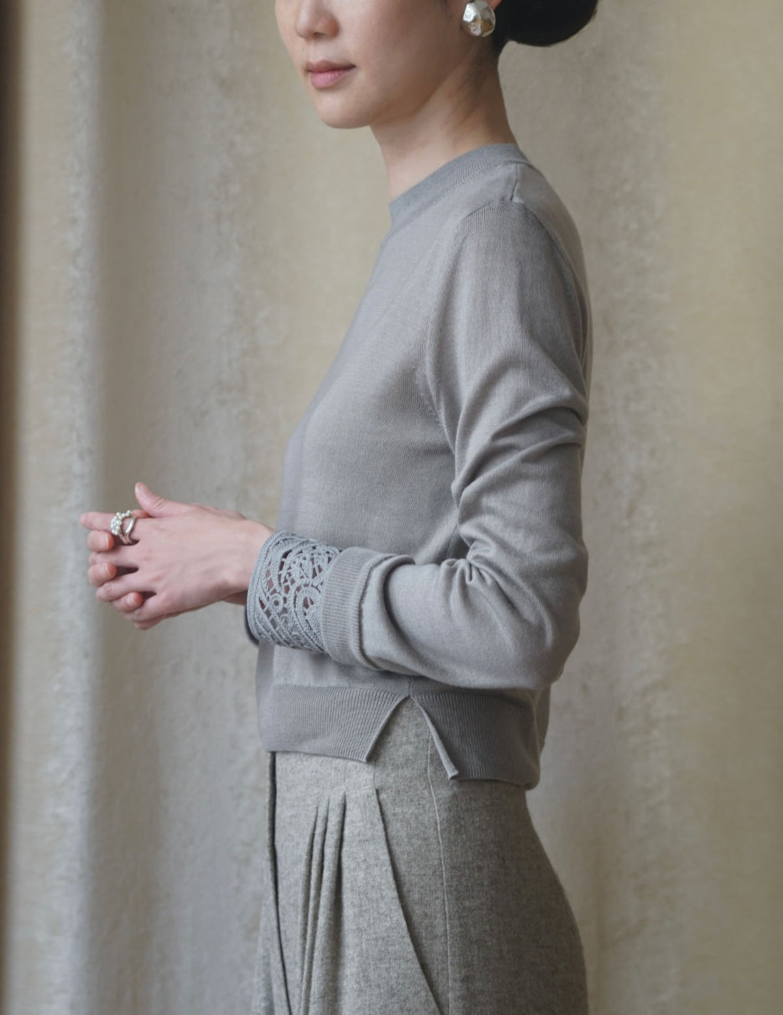 Detachable Embroidery Cuff Knitted Top・Grey