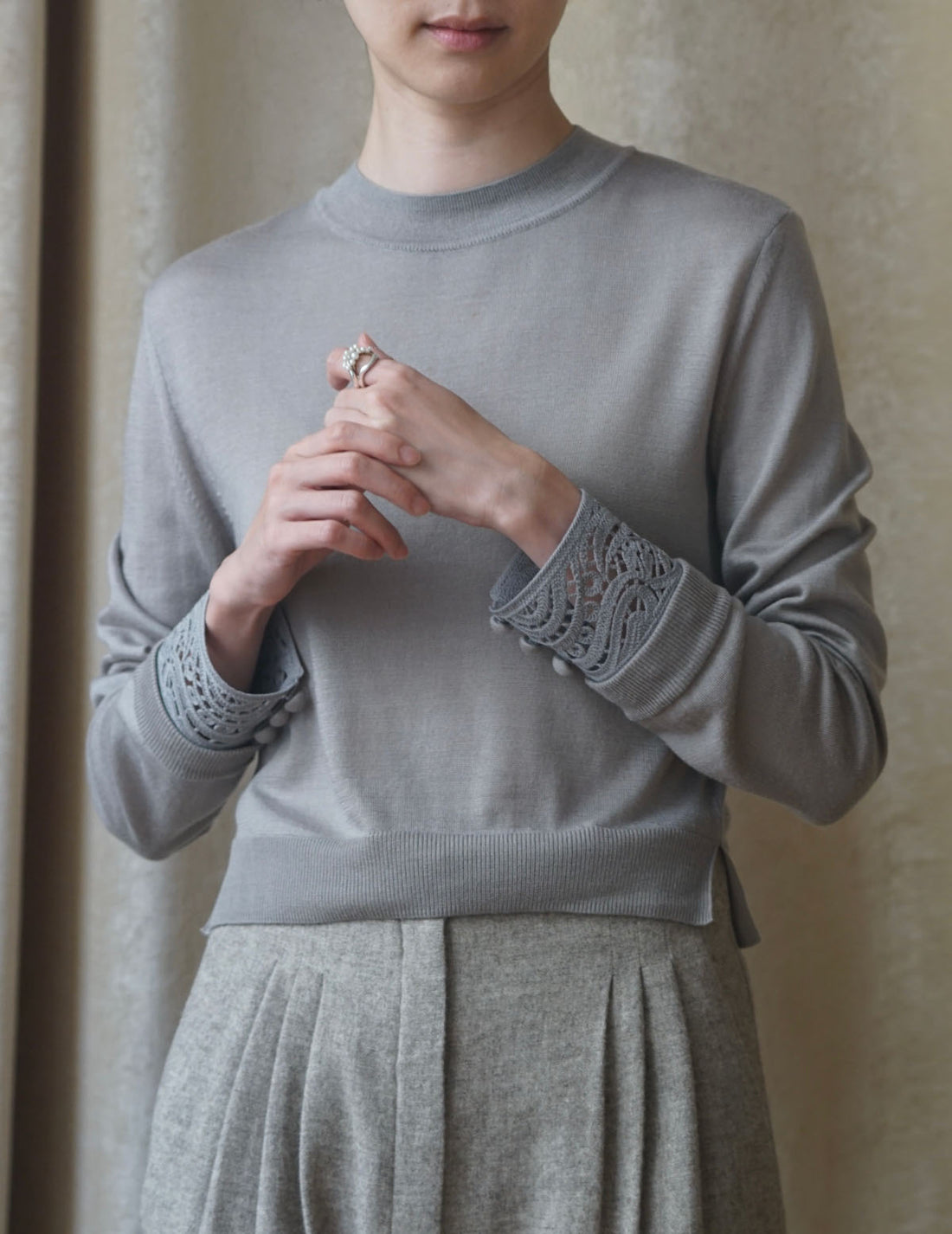 Detachable Embroidery Cuff Knitted Top・Grey