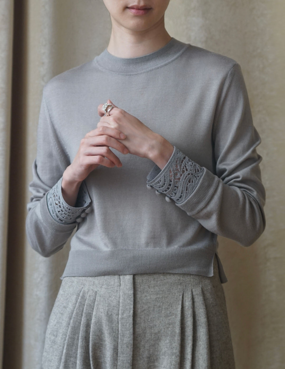 Detachable Embroidery Cuff Knitted Top・Grey