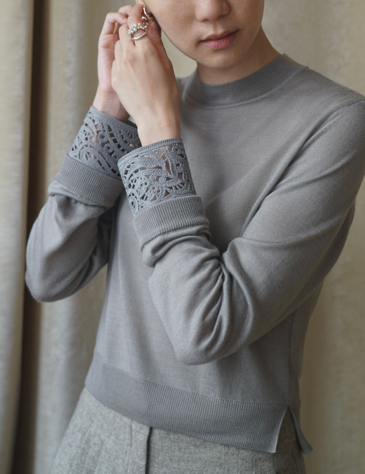 Detachable Embroidery Cuff Knitted Top・Grey