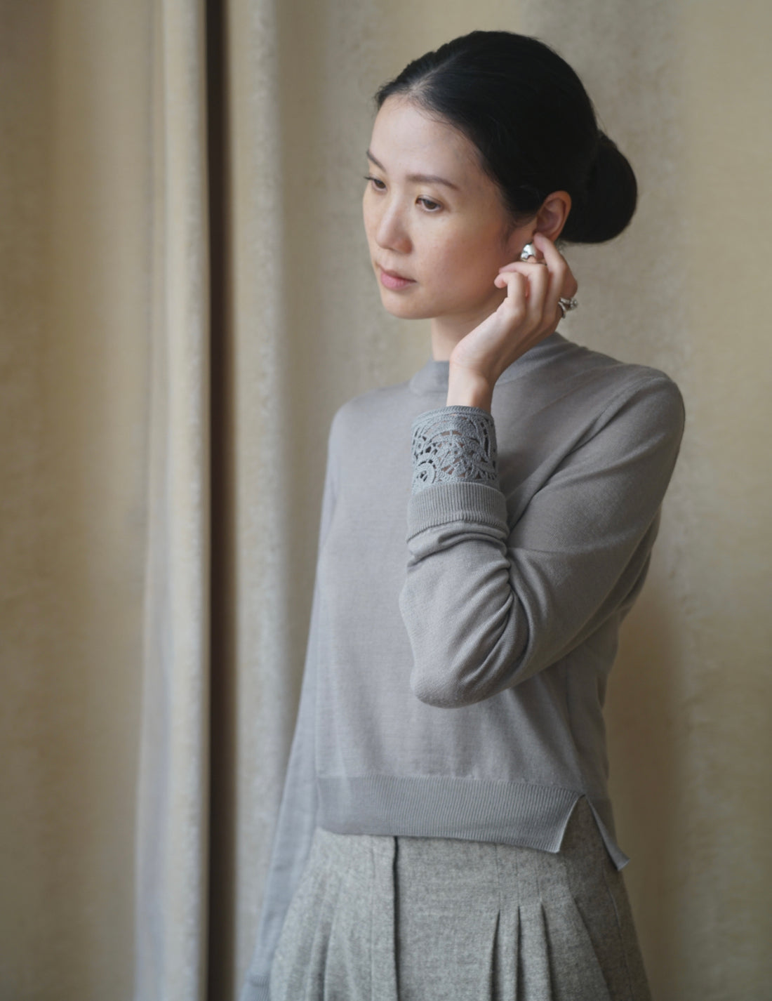 Detachable Embroidery Cuff Knitted Top・Grey