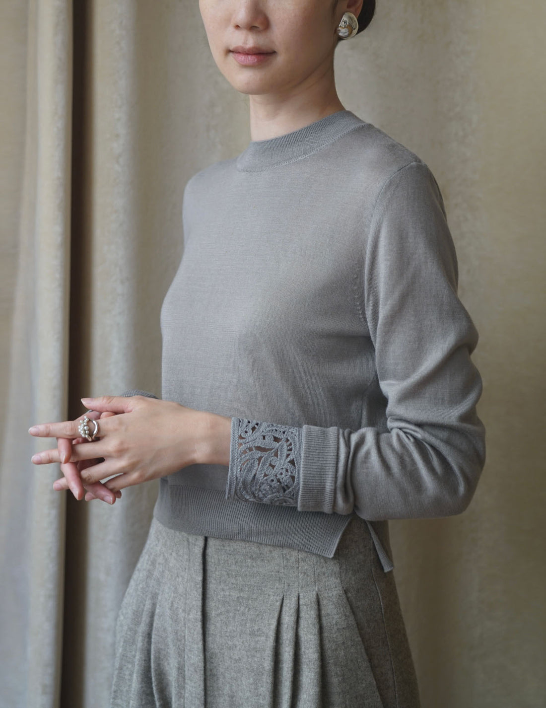 Detachable Embroidery Cuff Knitted Top・Grey