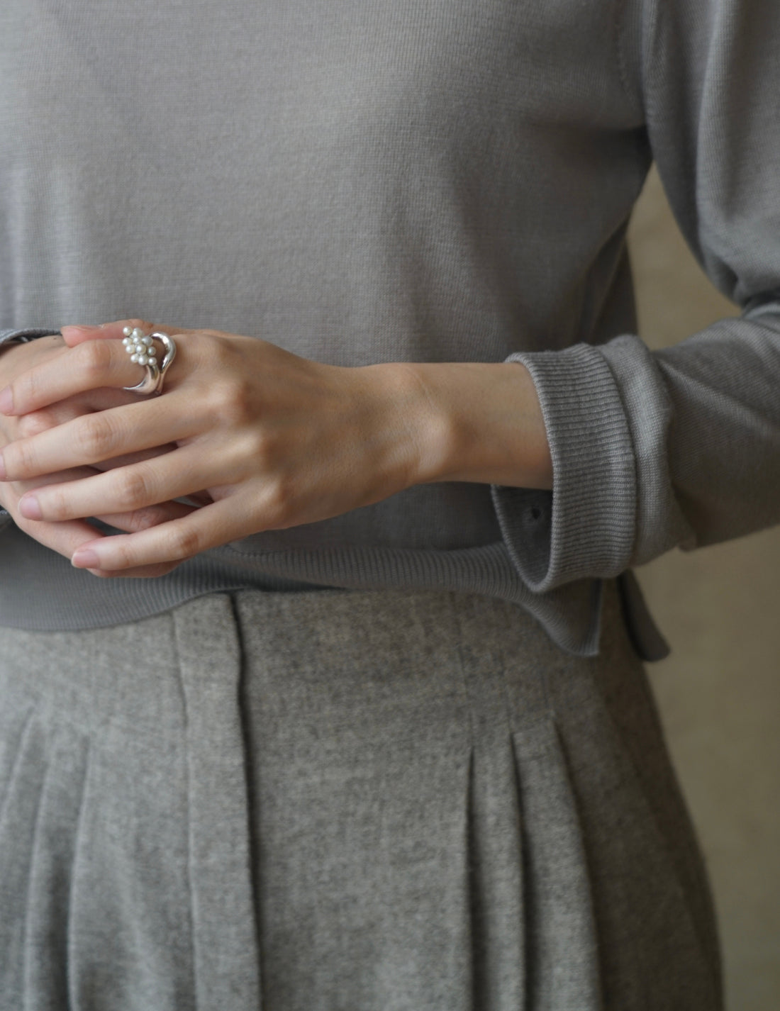 Detachable Embroidery Cuff Knitted Top・Grey