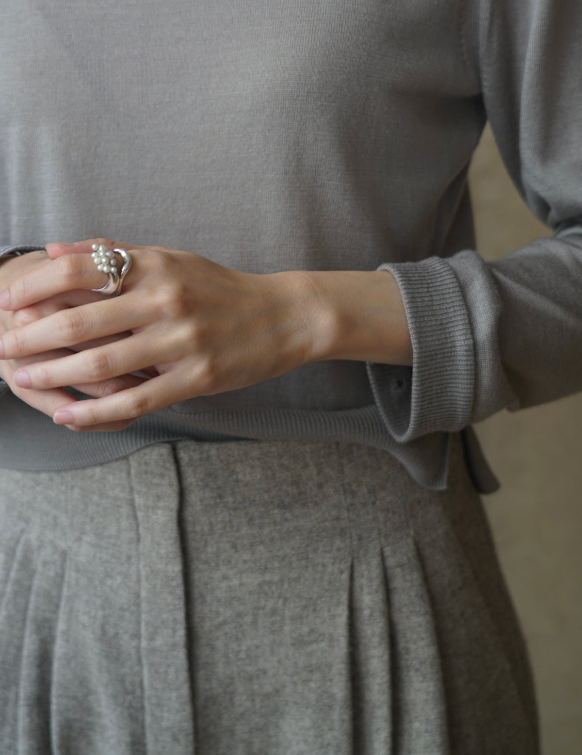Detachable Embroidery Cuff Knitted Top・Grey
