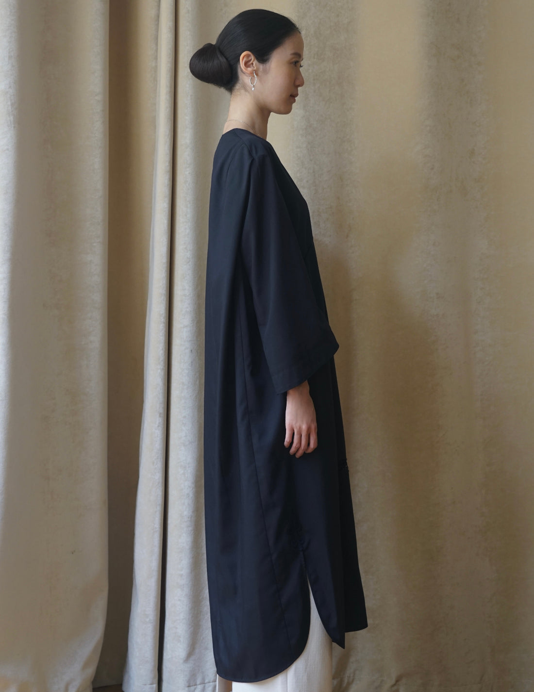 Floral Embroidery V-Neck Dress・Navy