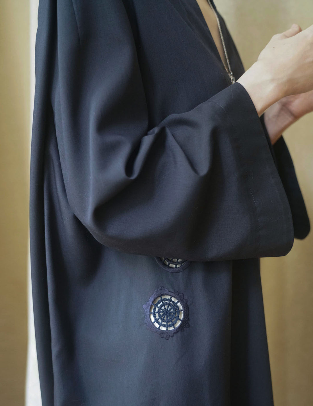 Floral Embroidery V-Neck Dress・Navy