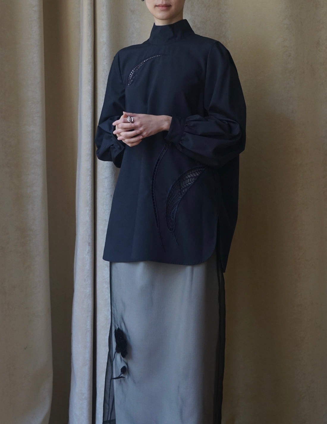 Floral Embroidery High Neck Blouse・Navy