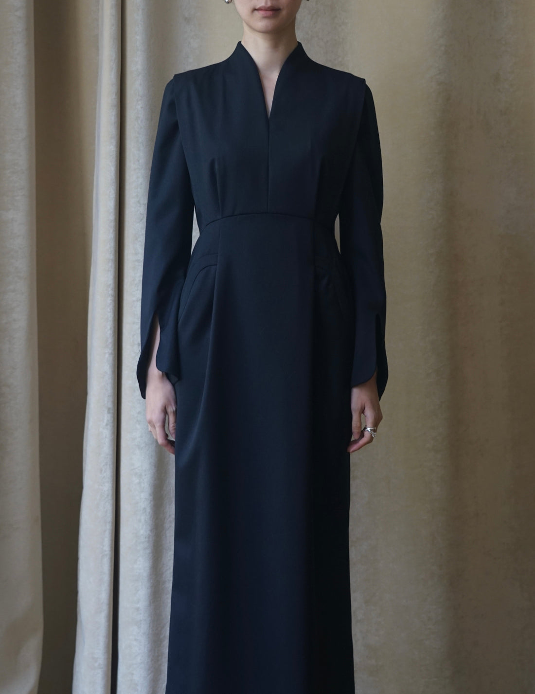 Light Wool Max Gabadine V-Neck Dress・Navy