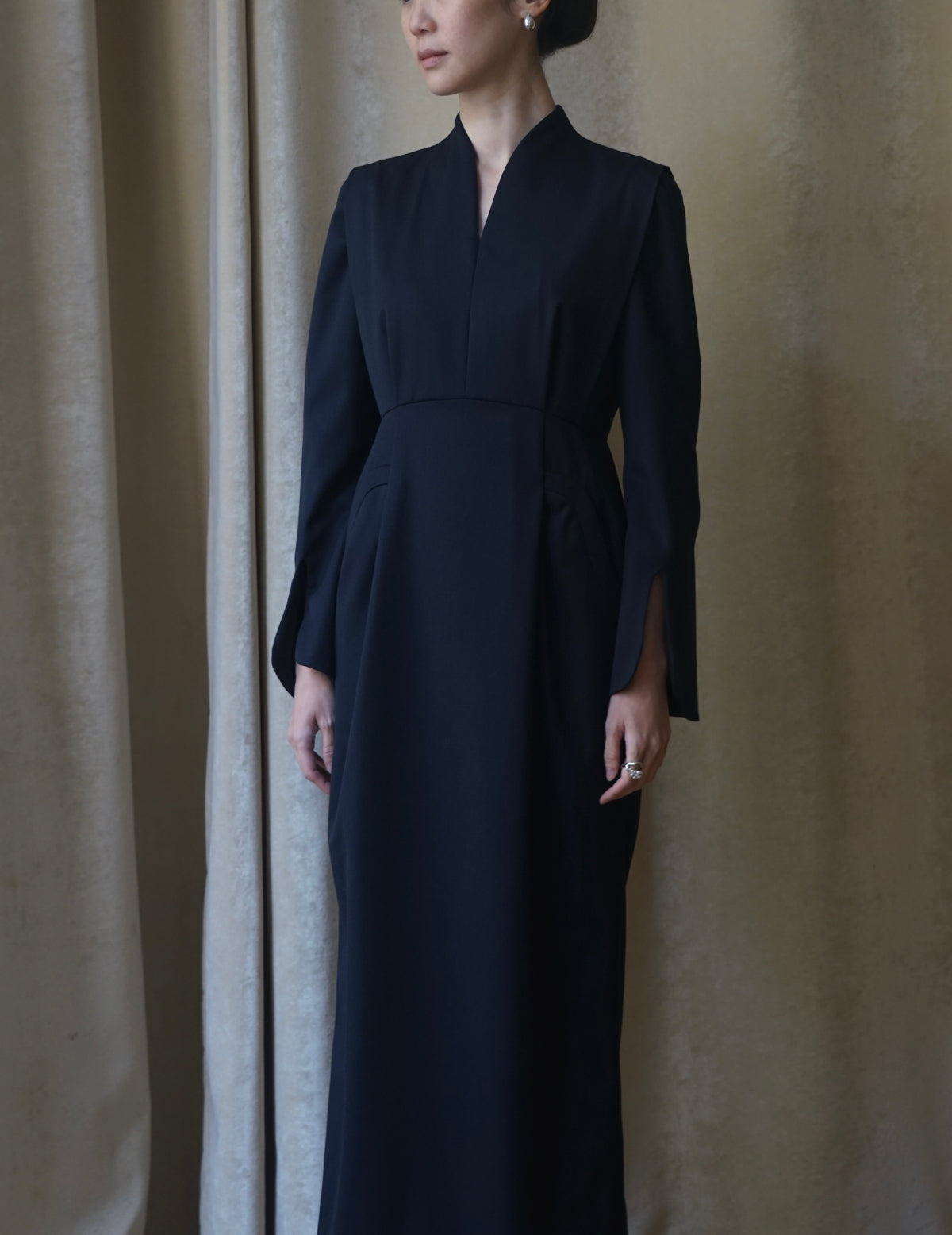 Light Wool Max Gabadine V-Neck Dress・Navy