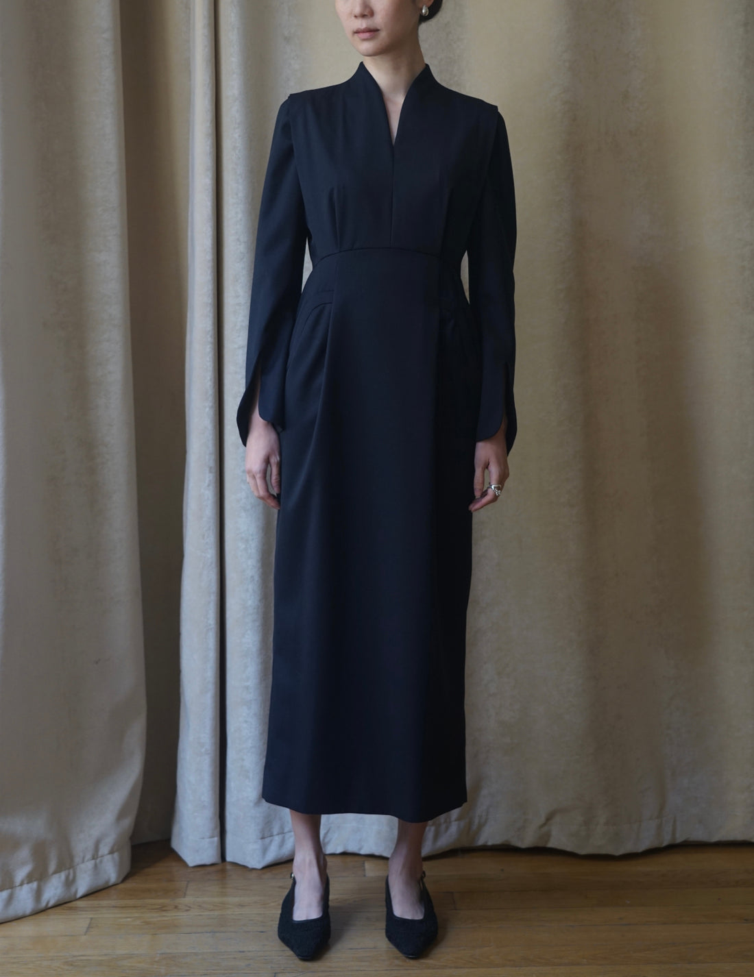 Light Wool Max Gabadine V-Neck Dress・Navy