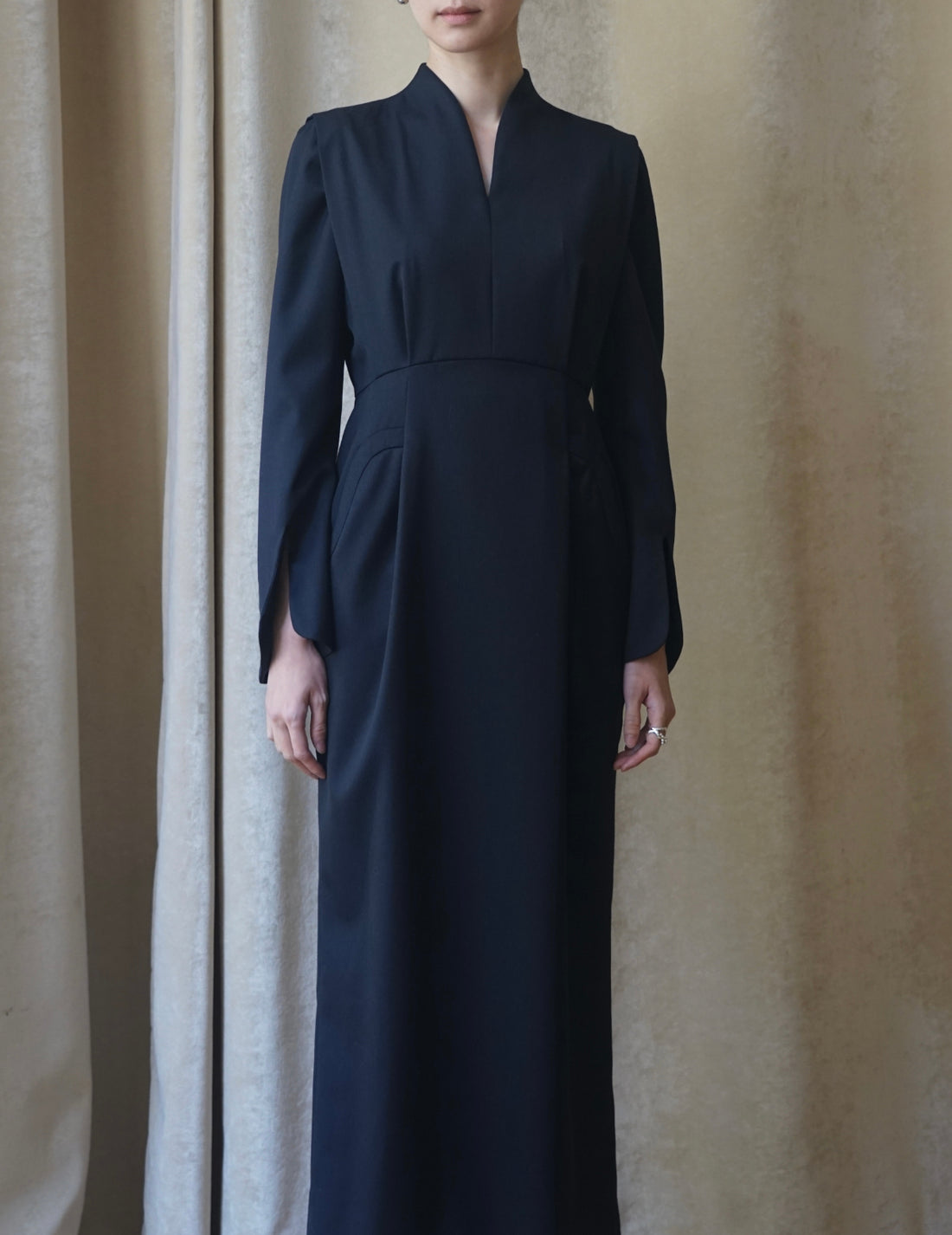 Light Wool Max Gabadine V-Neck Dress・Navy