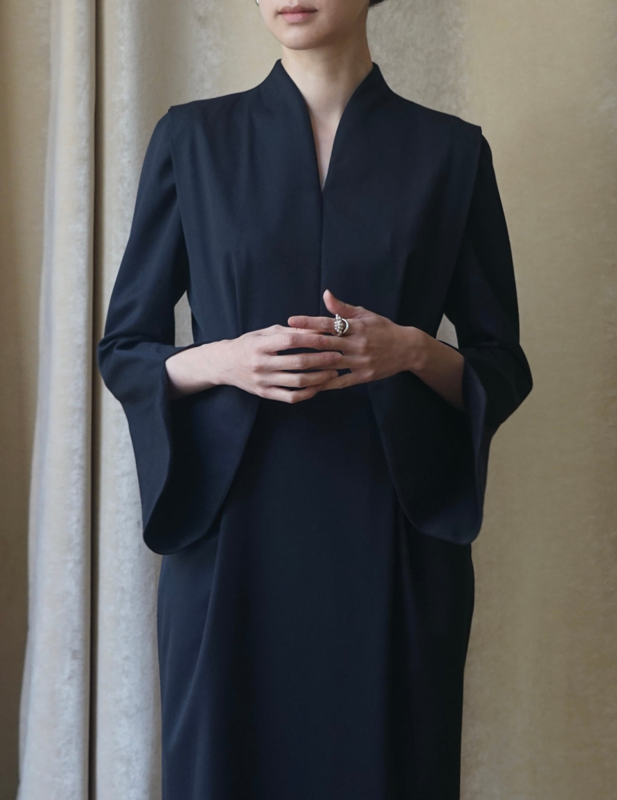 Light Wool Max Gabadine V-Neck Dress・Navy