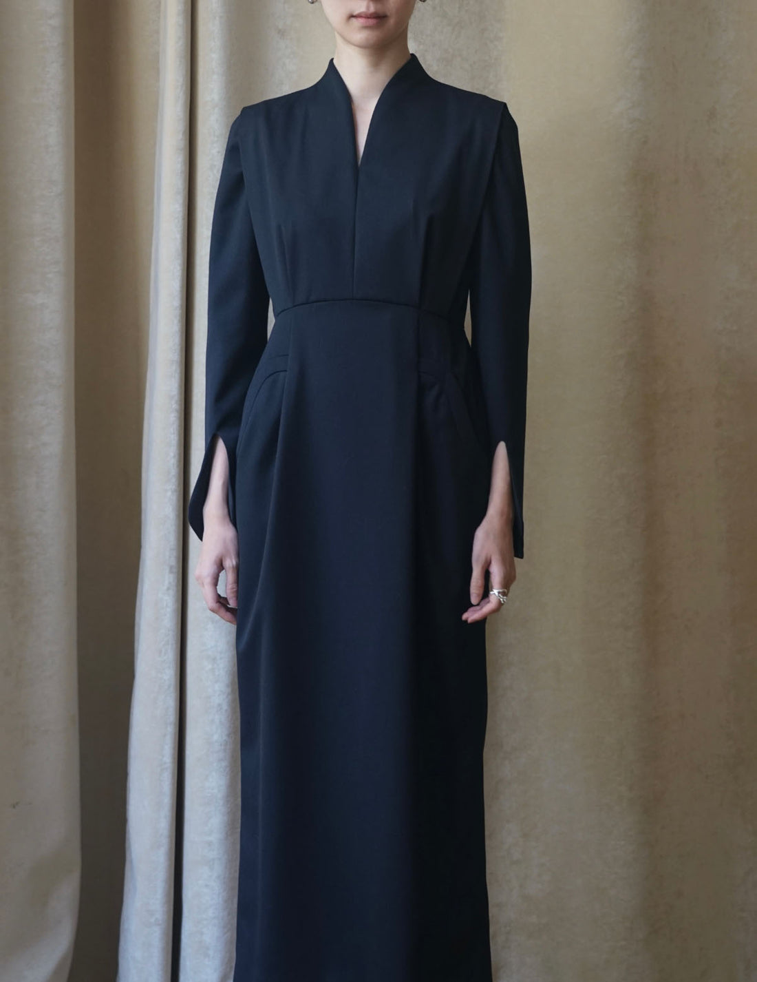 Light Wool Max Gabadine V-Neck Dress・Navy