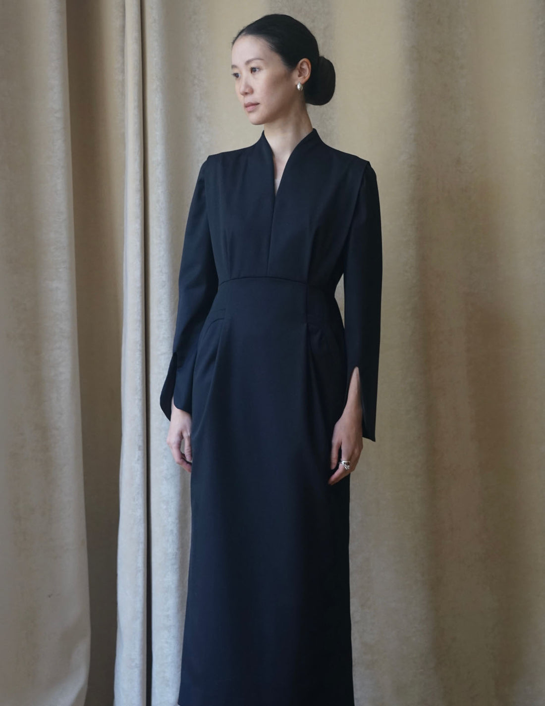 Light Wool Max Gabadine V-Neck Dress・Navy