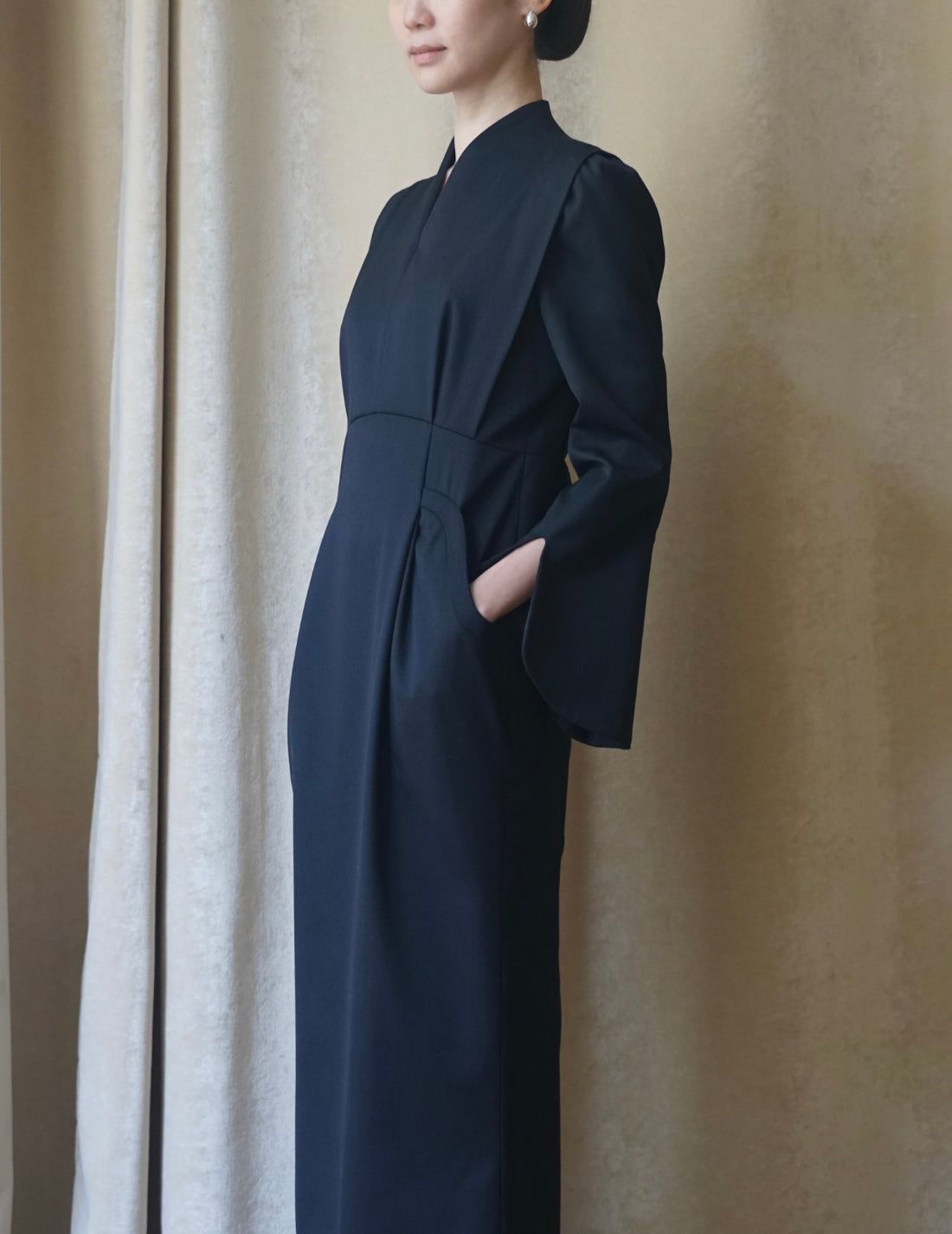 Light Wool Max Gabadine V-Neck Dress・Navy