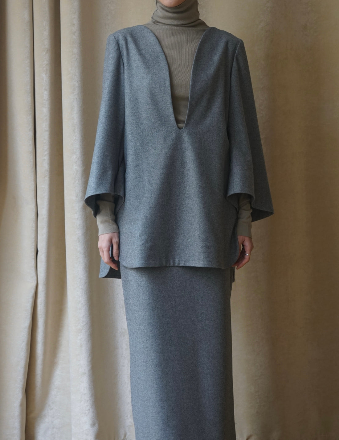 Wool Flannel Plunge Top・Grey