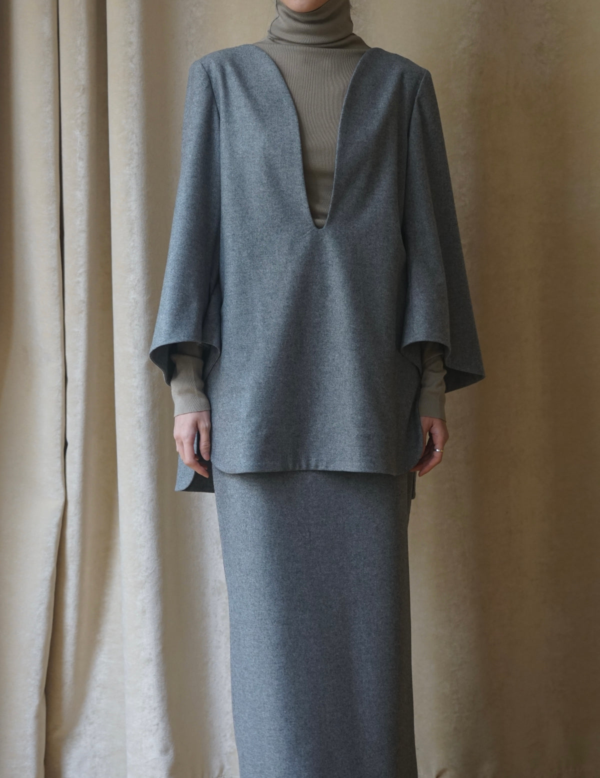 Wool Flannel Plunge Top・Grey