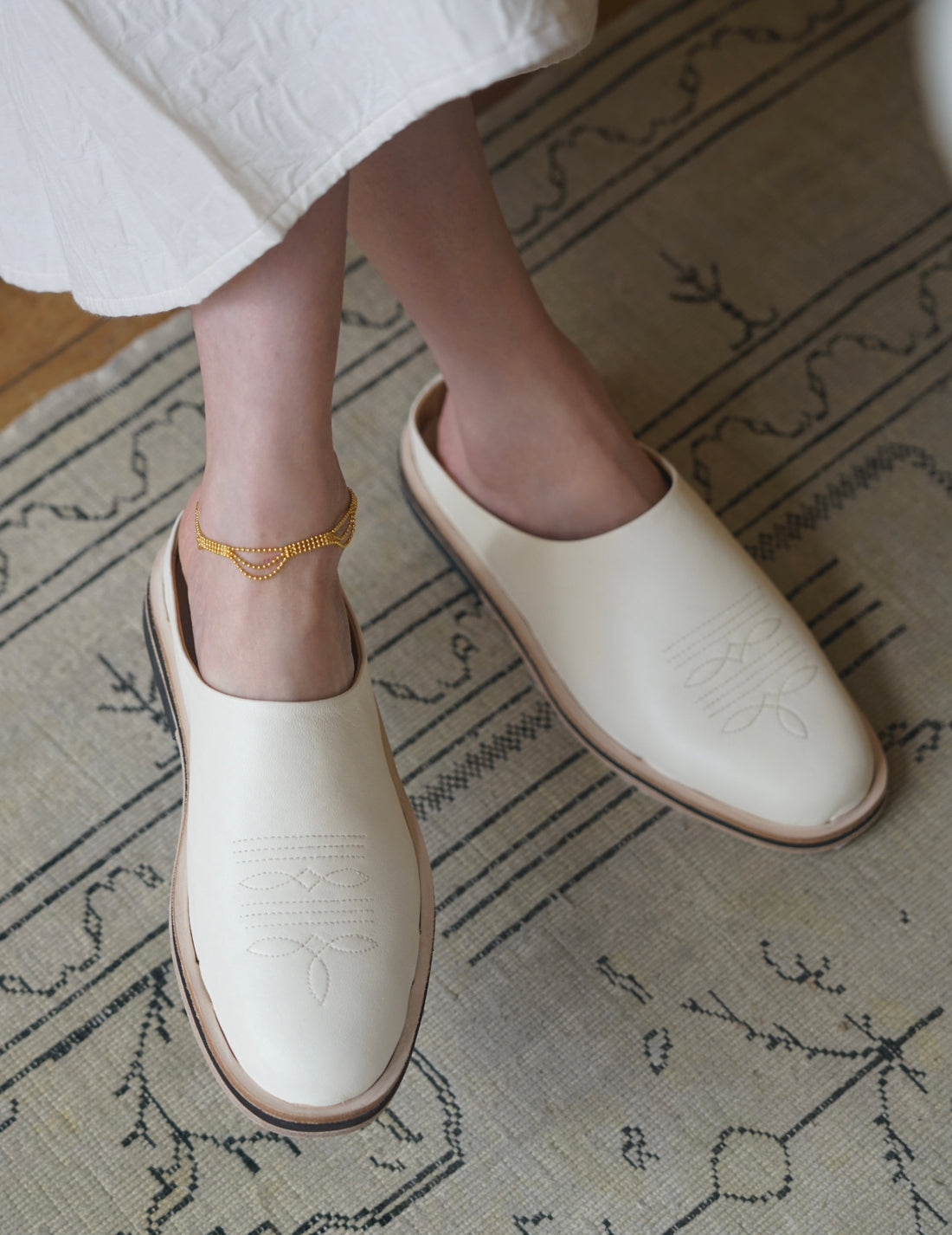 Phoenix 皮質穆勒鞋・奶白色