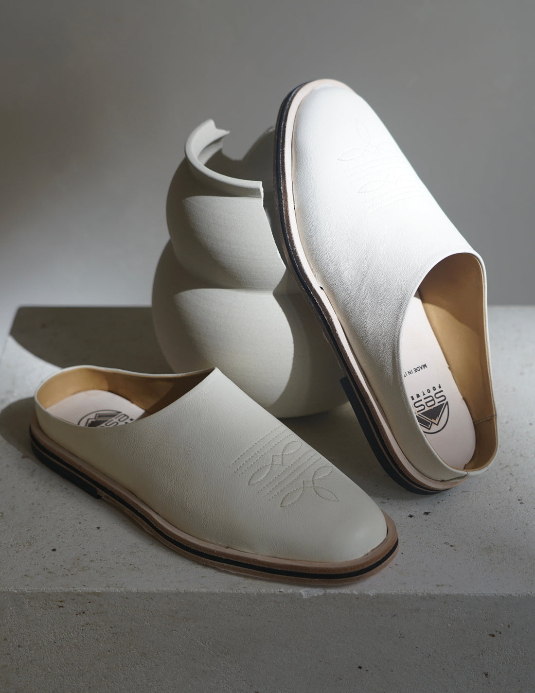 Phoenix 皮質穆勒鞋・奶白色