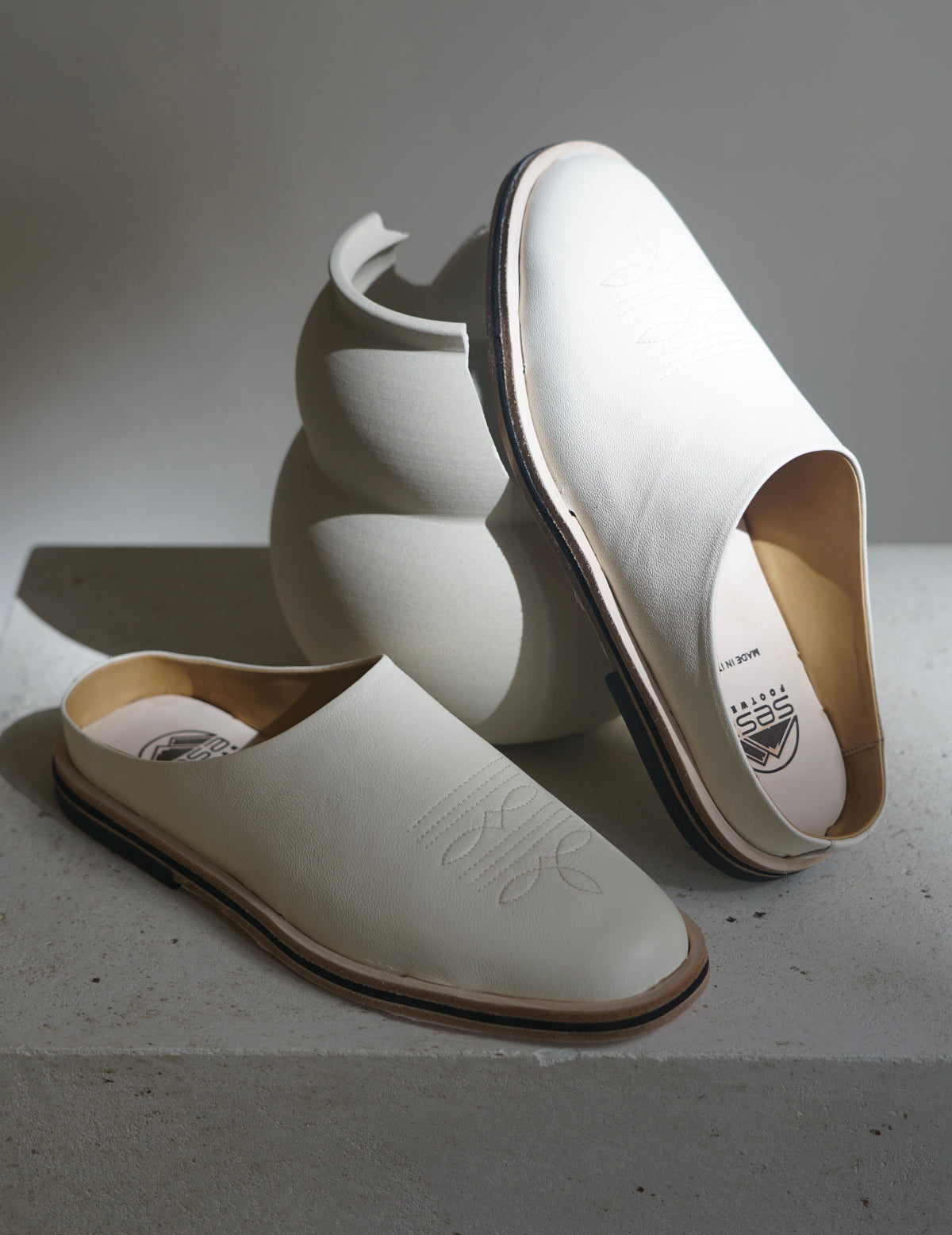 Phoenix 皮質穆勒鞋・奶白色