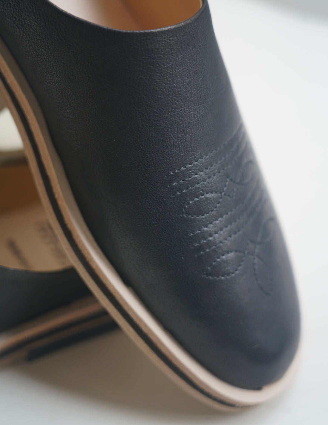 Phoenix Mule・Licorice