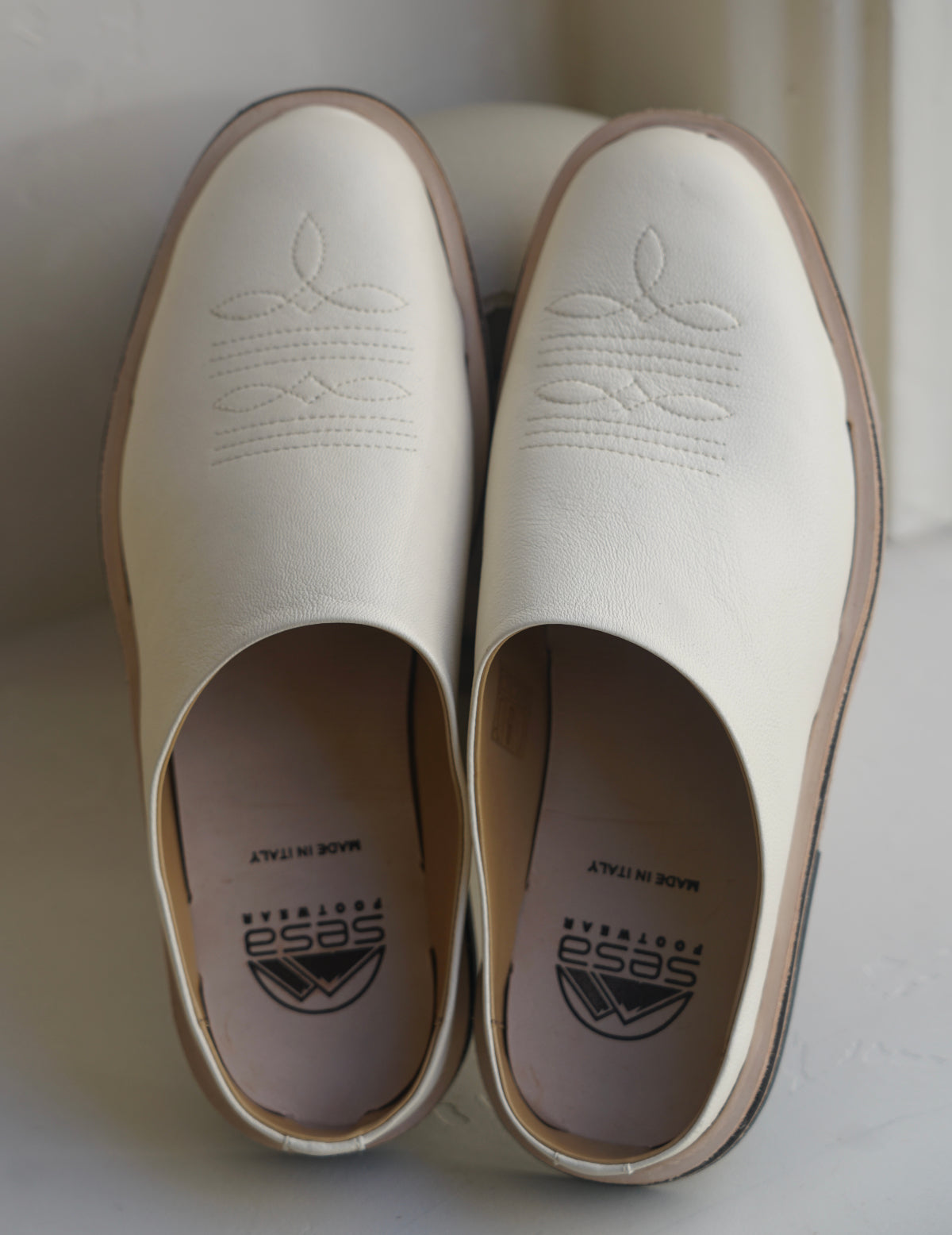 Phoenix 皮質穆勒鞋・奶白色