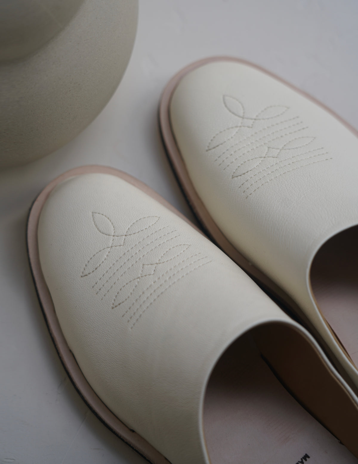 Phoenix 皮質穆勒鞋・奶白色