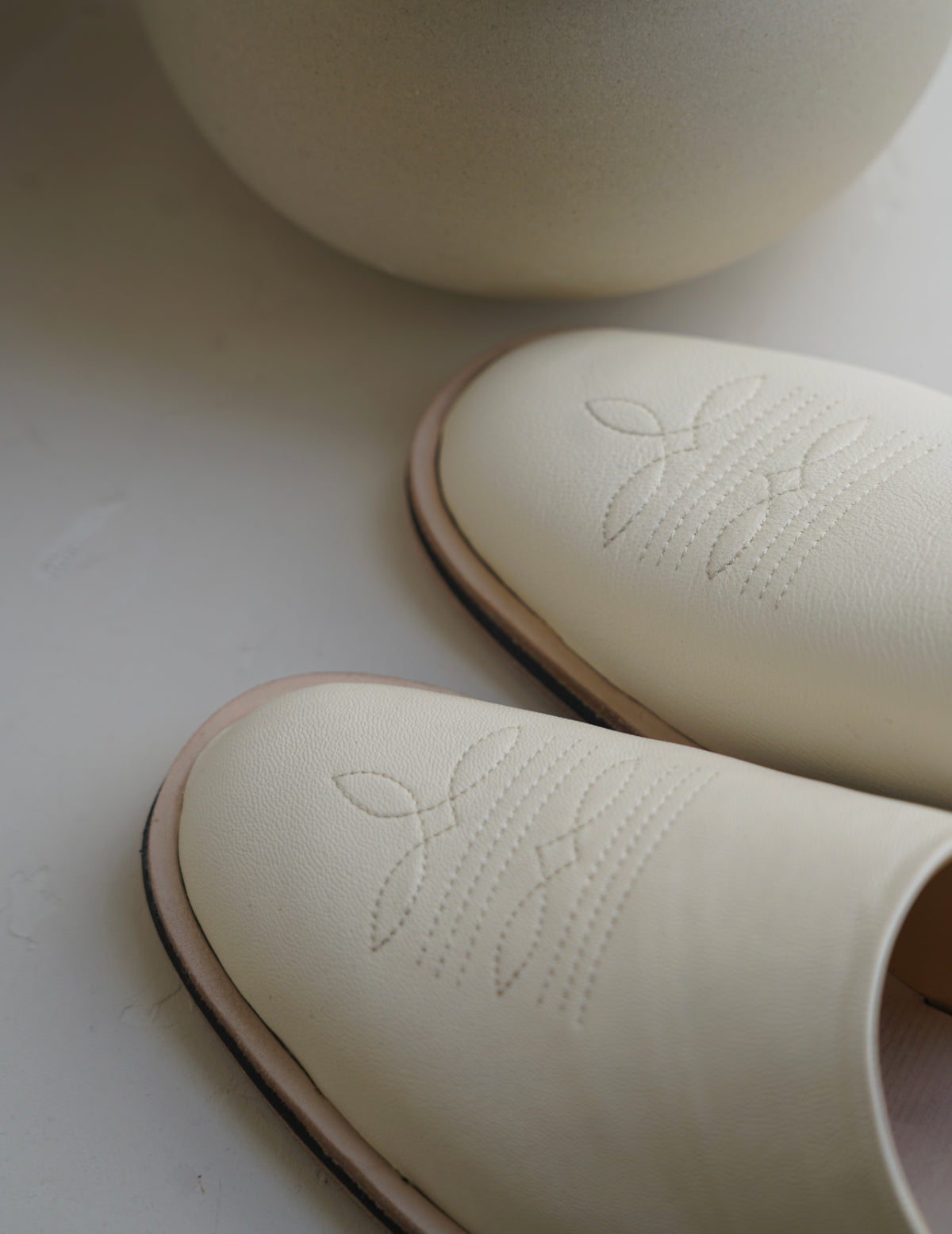 Phoenix 皮質穆勒鞋・奶白色