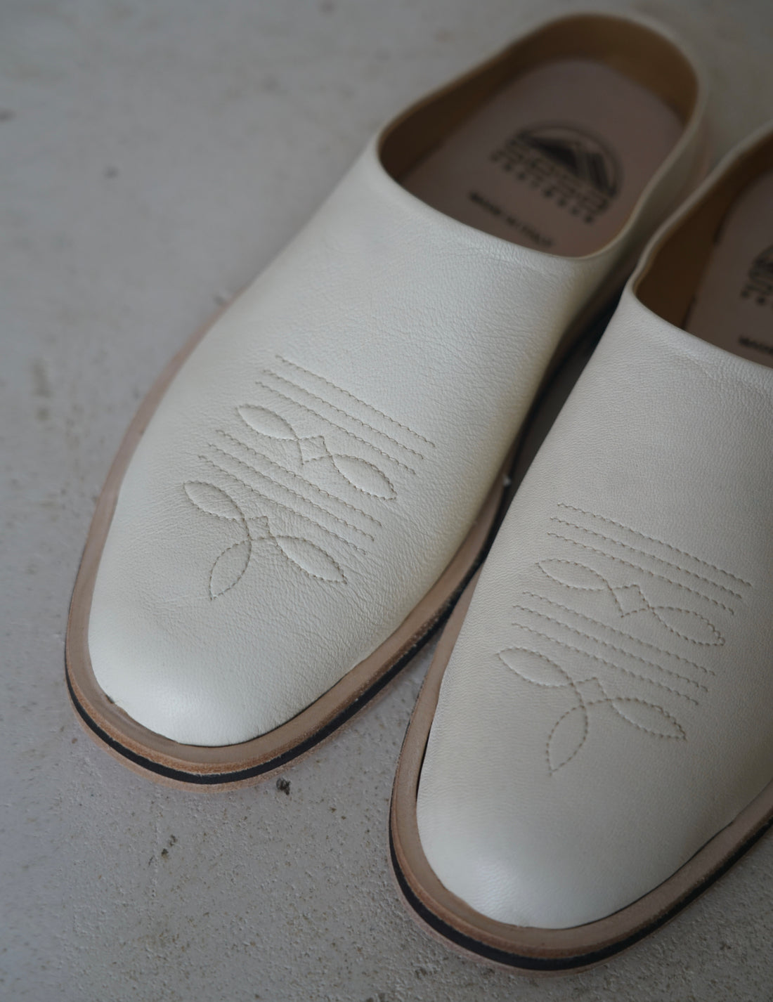 Phoenix 皮質穆勒鞋・奶白色