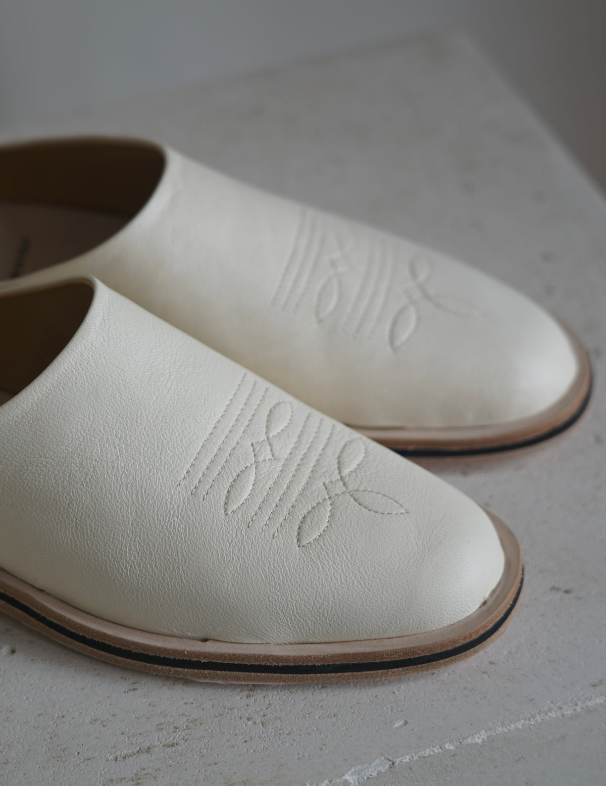 Phoenix 皮質穆勒鞋・奶白色