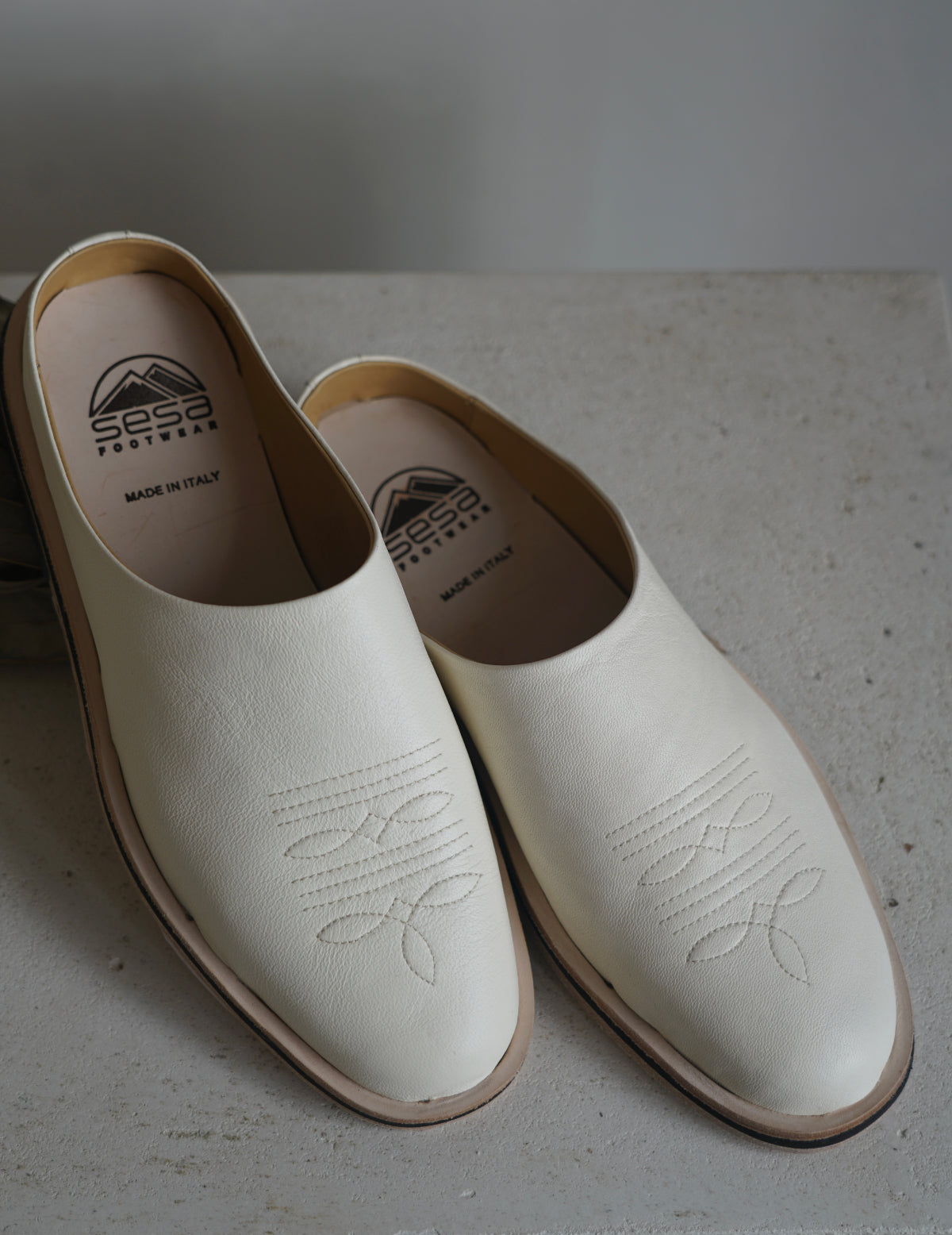 Phoenix 皮質穆勒鞋・奶白色