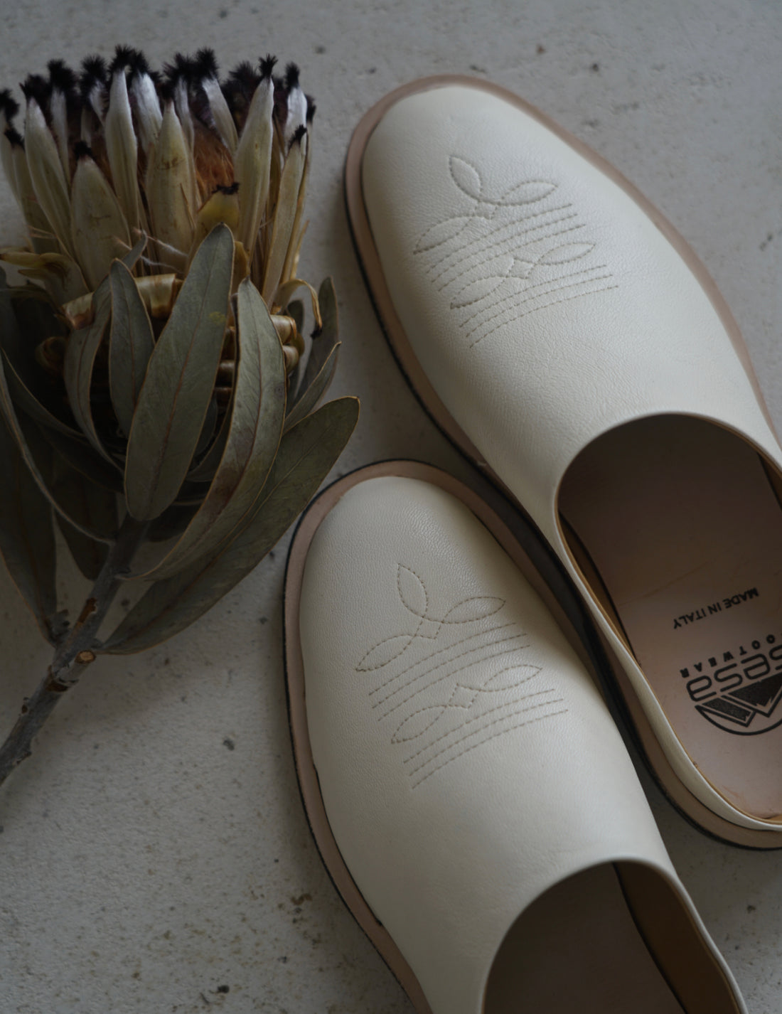 Phoenix 皮質穆勒鞋・奶白色