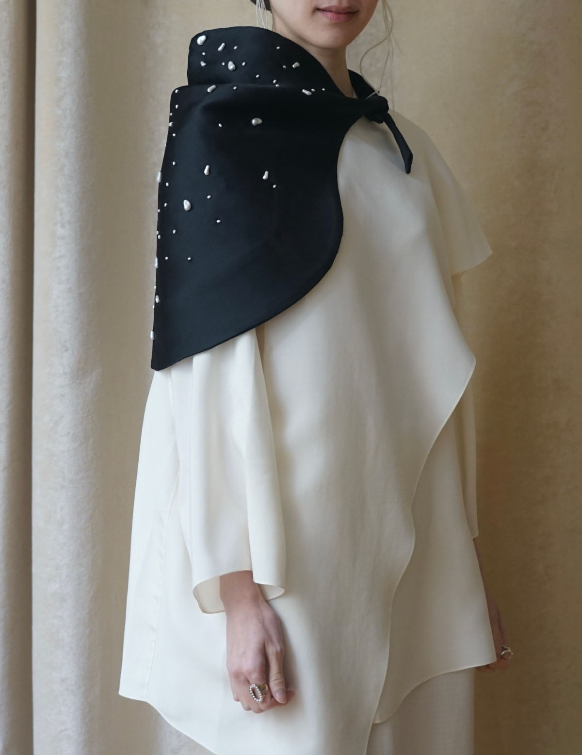 Atelier Ari Beaded Bonnet・ Black