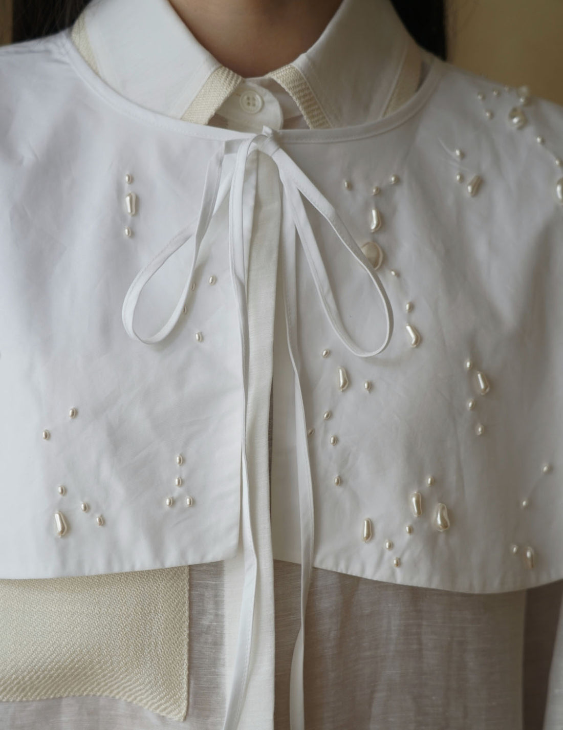 Atelier Audrey 珍珠披肩領・ 白