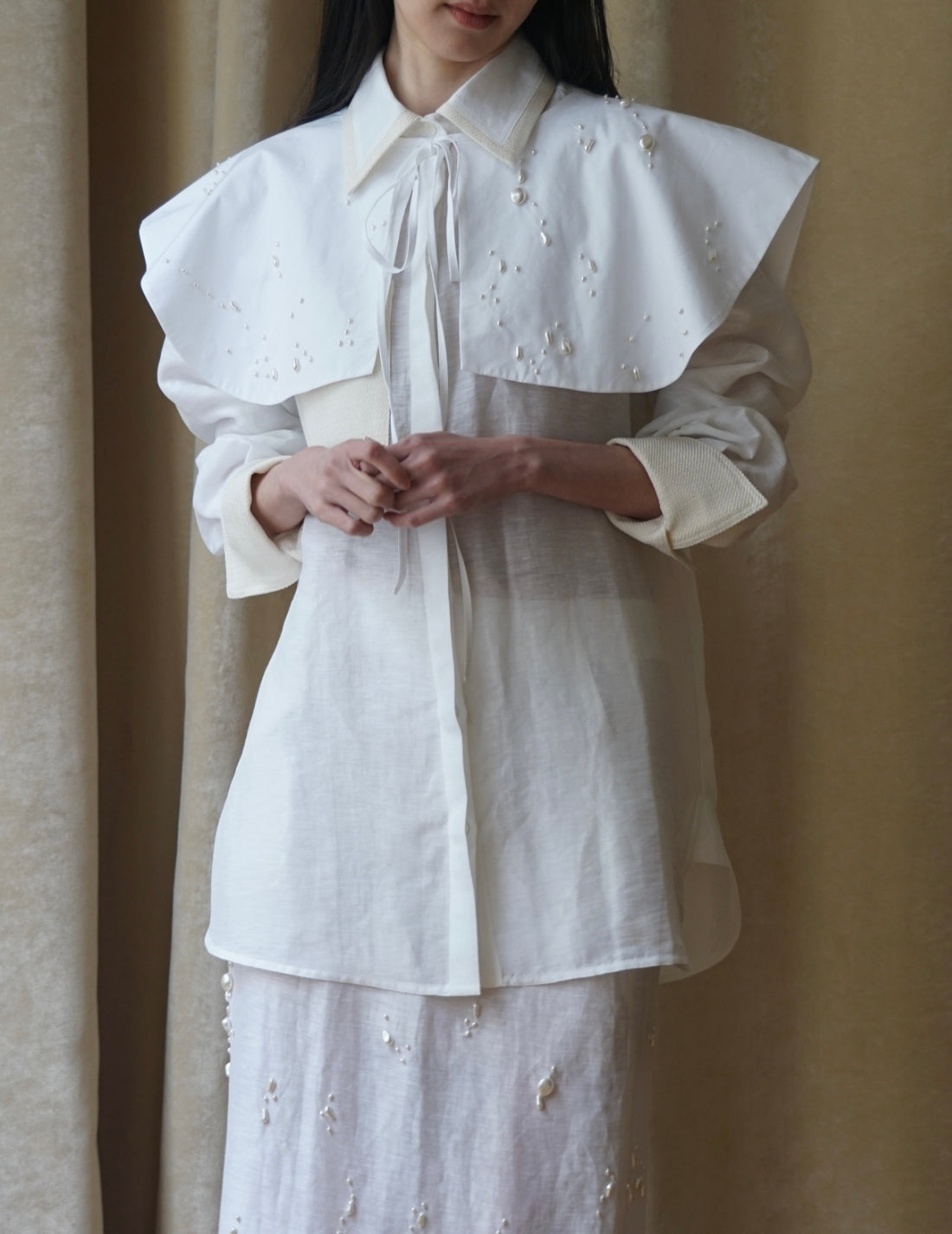 Atelier Audrey 珍珠披肩領・ 白